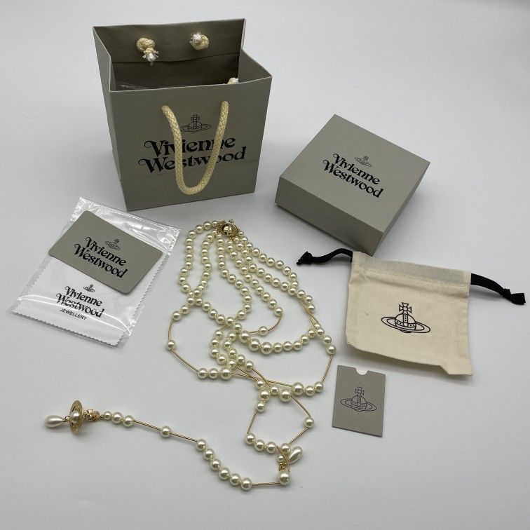 Vivienne Westwood Irregular Three Row Pearl Bas Relief Choker in gold
