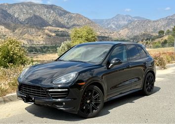 Porsche cayenne gts