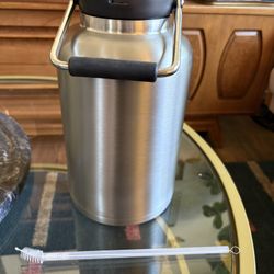 New 1Gallon Stainless Steel Double Insulated Water Bottle/Jug