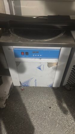 Ice cream maker