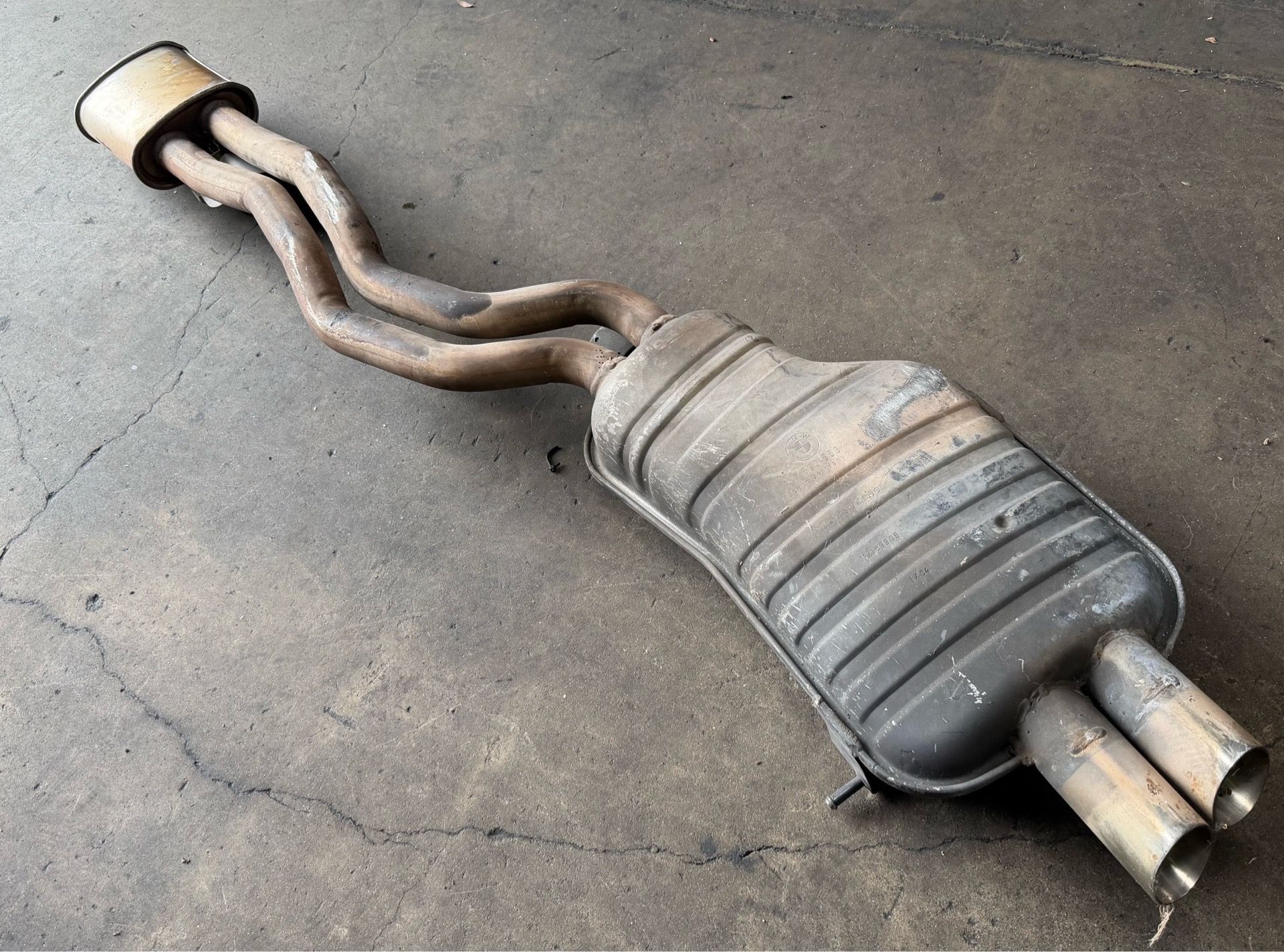 Mid Section Exhaust Muffler BMW E46 330 325
