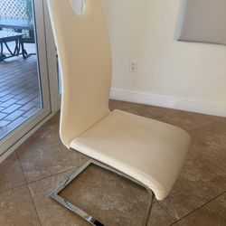 Sillas modernas de comedor en excelente estado