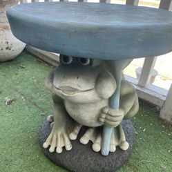 resin frog statue