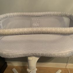 Halo Swivel Bassinet 