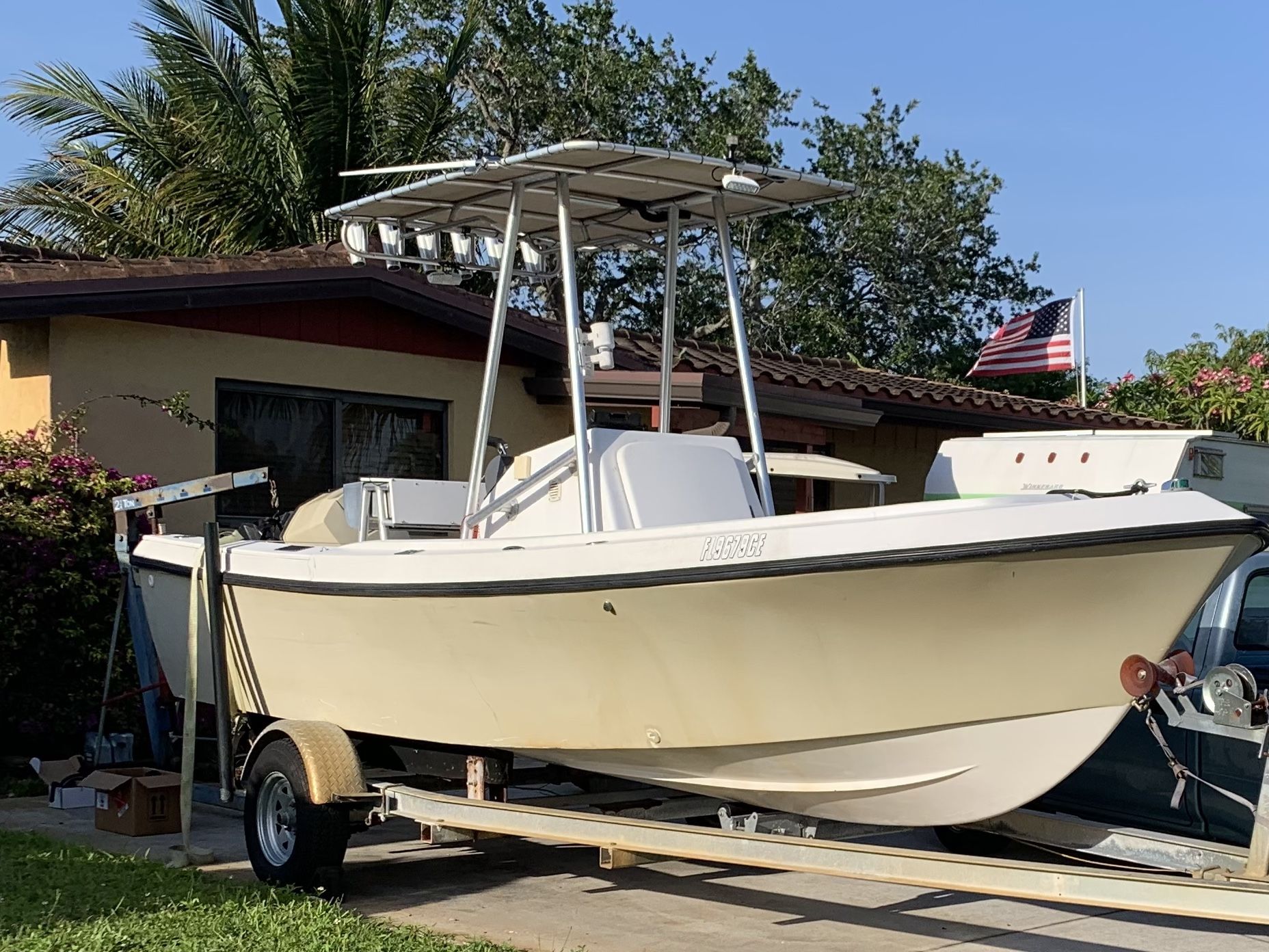 19’6” Aquasport Classic Center Console