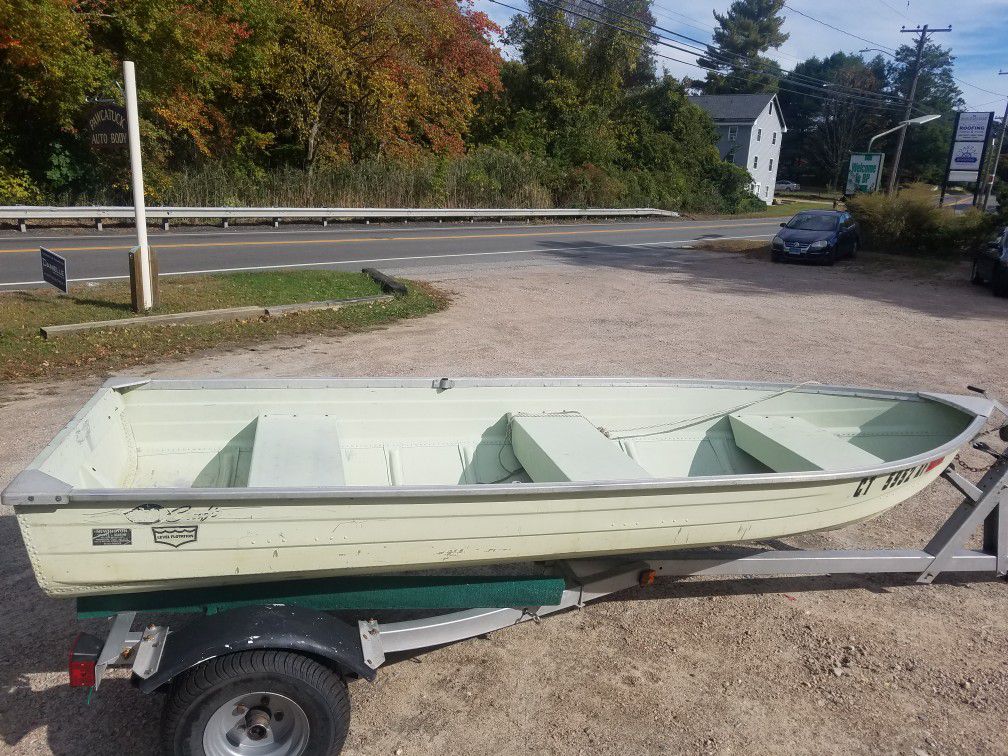 12ft Fishing Boat with Registration Papers Aluminum