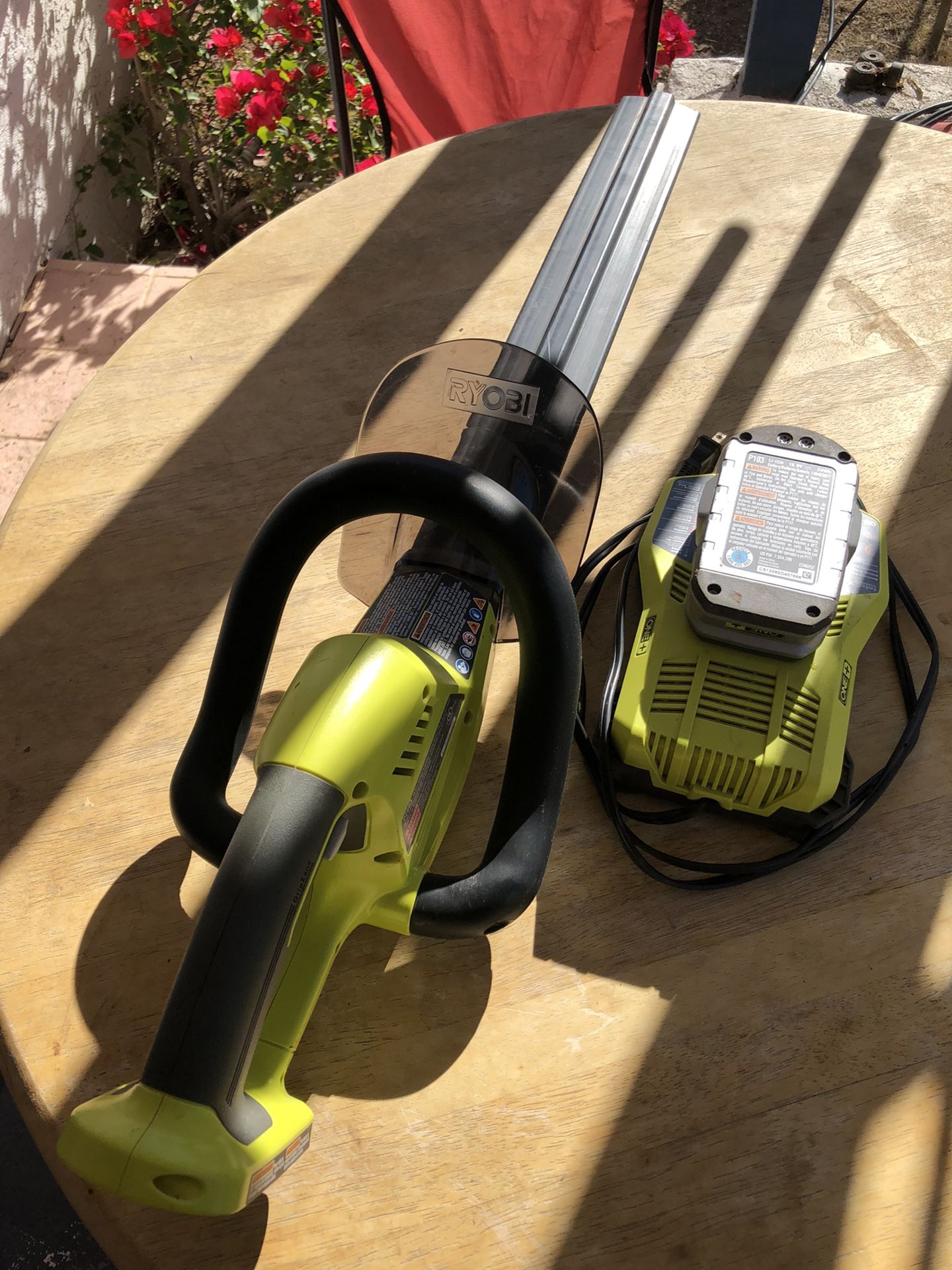 Ryobi P2603 Dual Action Lithium-Ion 18V Cordless Hedge Trimmer
