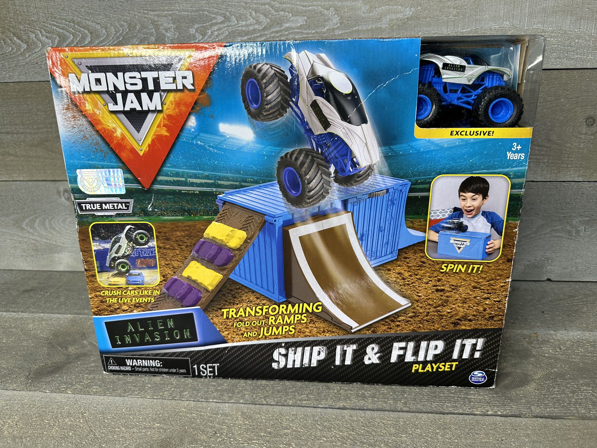 Monster Jam Ship It & Flip It Transform Playset Alien Invasion 1: 64 Scale Truck