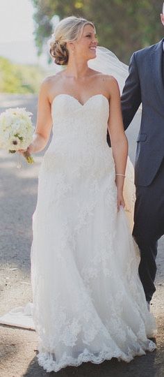 Elegant Lace Wedding Dress – Sweetheart Neckline, Size 6, Fits 5’10