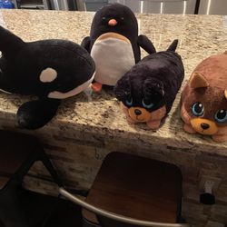 Bunch Of Stuffed Animals $20