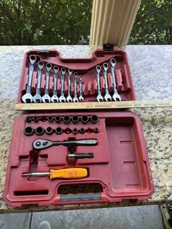 Craftsman Socket & Wrench Tool Set with Case – Used