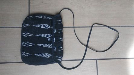Hand-woven purse