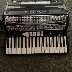 Accordion, Music Box, Cord Output.$ 250.