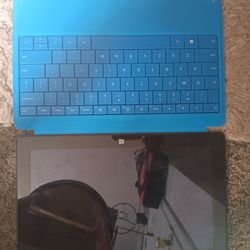 Tablet W Attachable Keyboard 