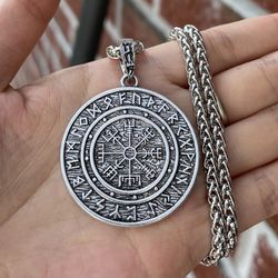 FREE SHIPPING！Viking Celtic Pirate Compass Pendant Necklace Amulet vegvisir Odin with Steel Chain