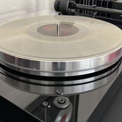 Pro-Ject X8 Evolution Turn Table W/ Sumiko Moonstone