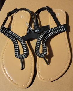 Women's Sandals $2 each (One Available In Size 6 and Two Available In Size 8)