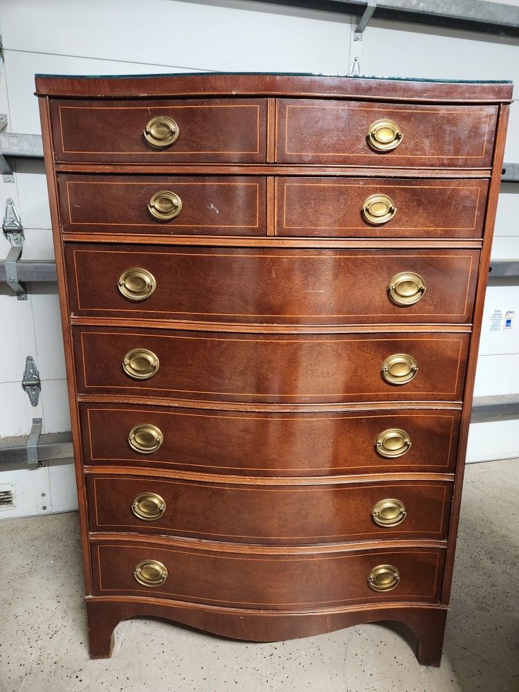 Free Dresser with Glass top protector for Sale in Fort Lauderdale, FL OfferUp