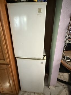 Mini Fridge kenmore/ Daewoo