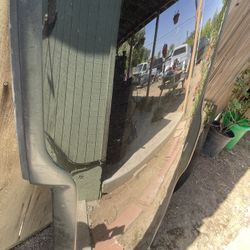 99-06 Tahoe Window Gmc/Cadillac 