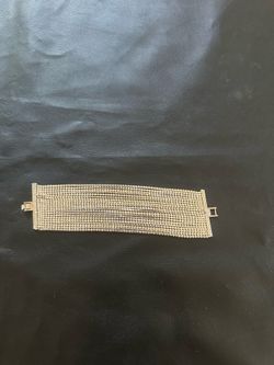 Very GLITZY SHINEY HIGH GLAM RHINESTONE BRACELET EITH FANCY CLASP SILVER TONE