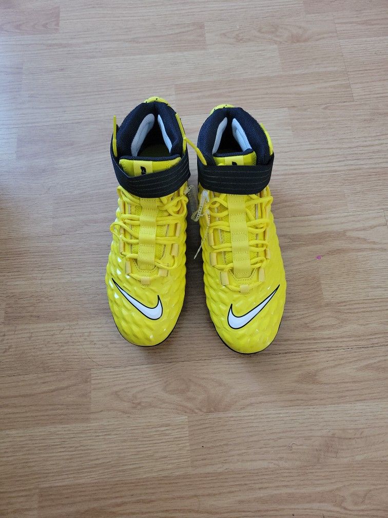 Nile Soccer Sport Shoes NEW 10.5