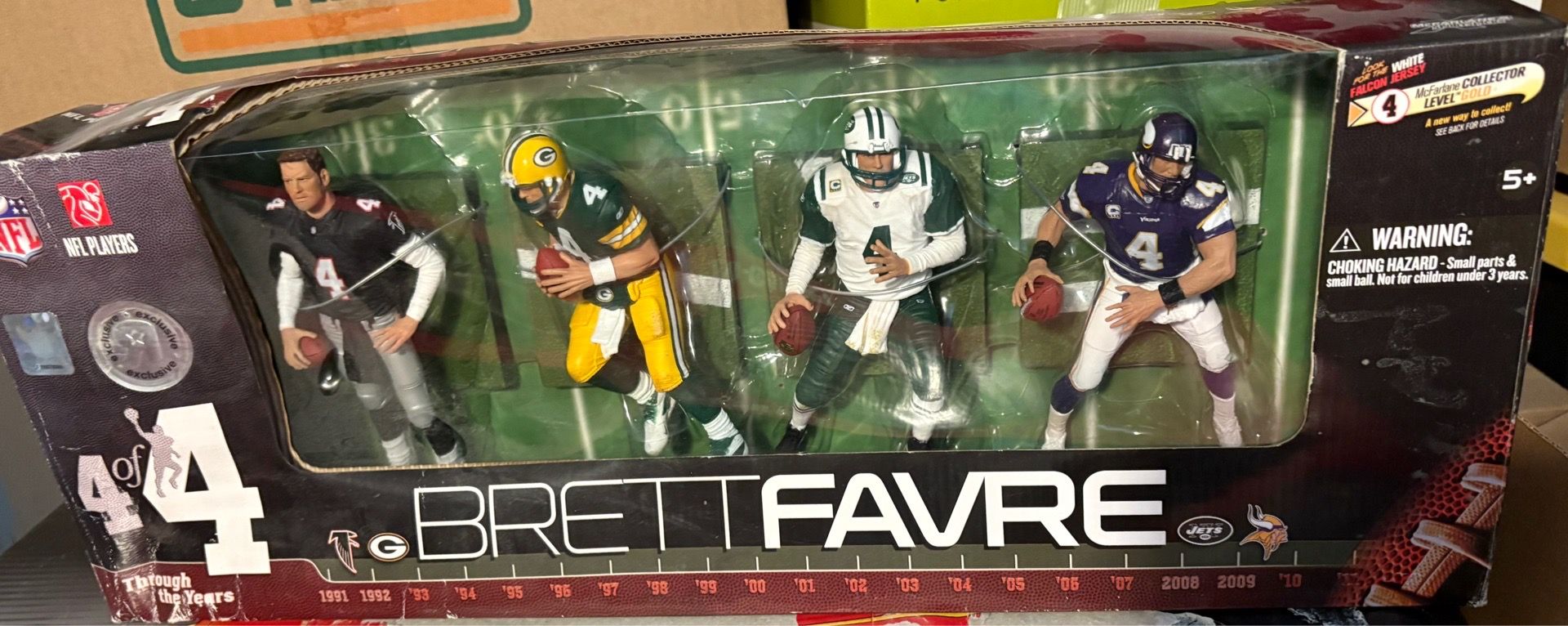 New(box damaged) collectors figures