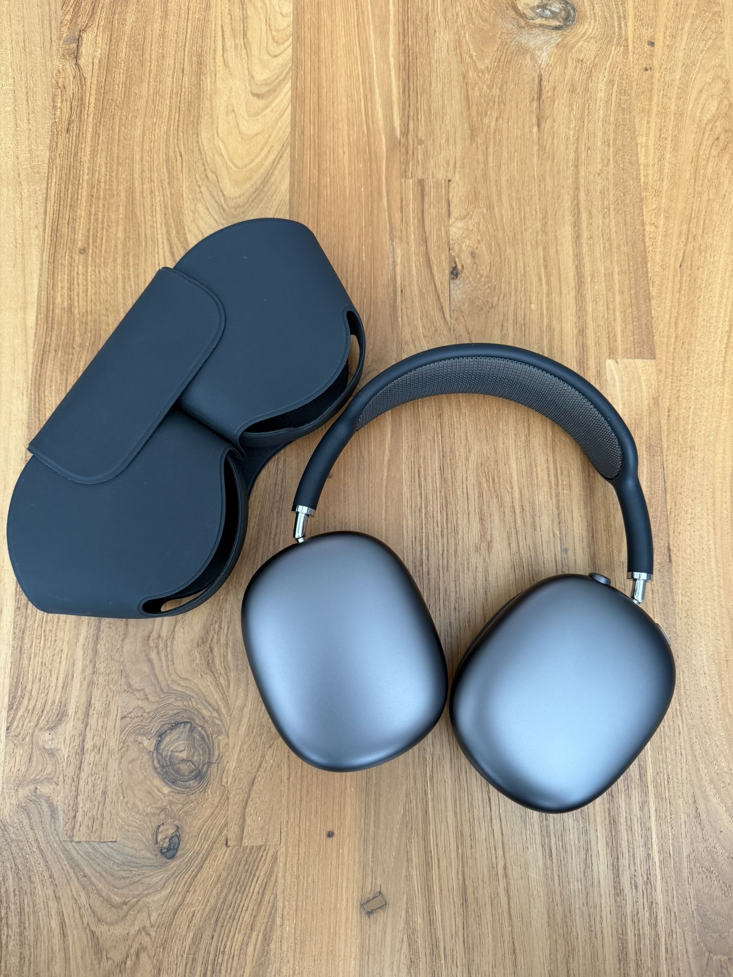 AirPod Max - Space Gray - Like New