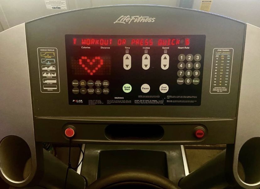 (COMMERCIAL / GYM QUALITY) Life Fitness Treadmill 97Ti Can deliver