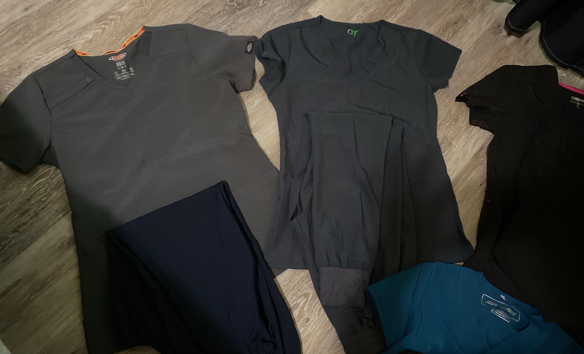 Women’s scrubs