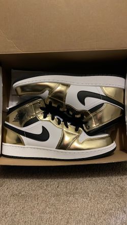 Air Jordan 1 Mid SE (GS) Metallic Gold Black White Size 7Y – Brand New