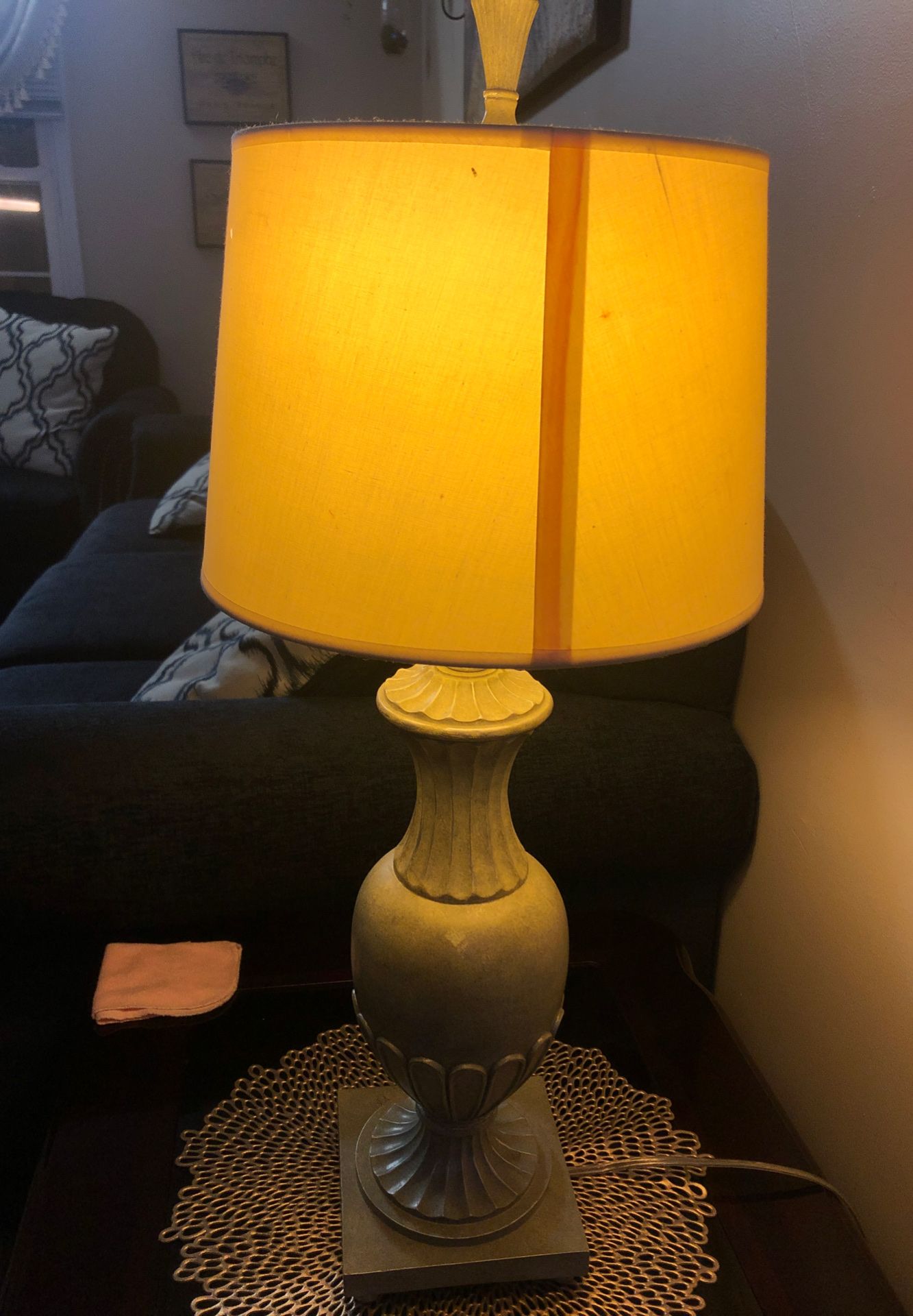 2 new lamp nothing wrong with it can take for just for 10$serious people text