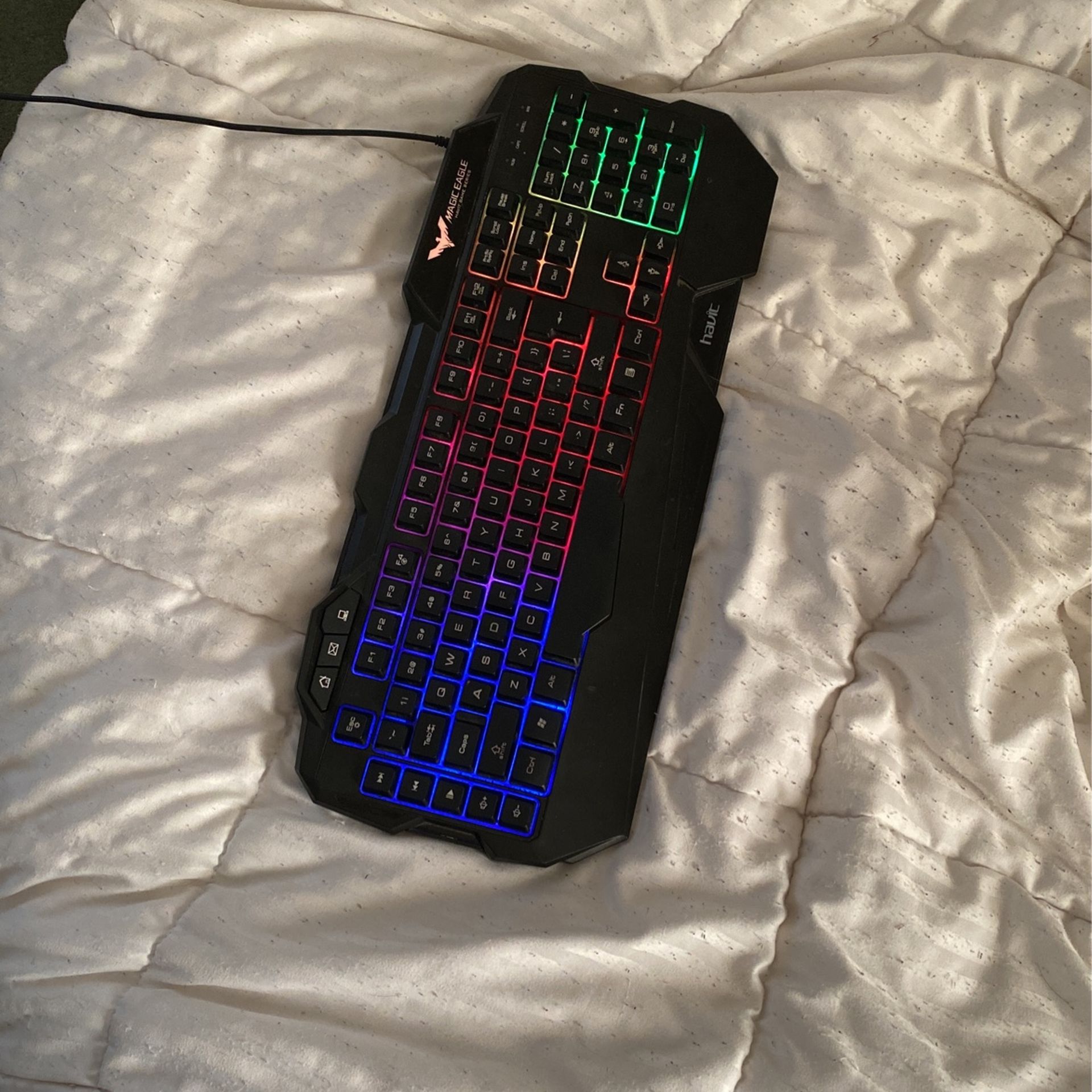 (MAGIC EAGLE) Rgb Gaming Keyboard With Many Modes.