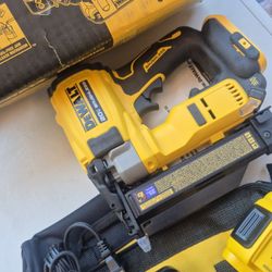 DEWALT 20V ATOMIC 23GAGE  CORDLESS BATERY END CHARGER 