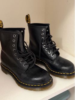 Dr. Martens boots unisex