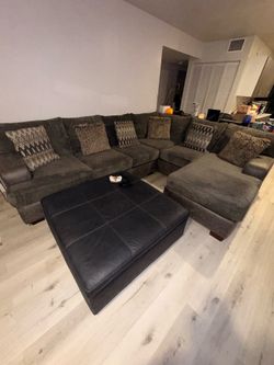 Beautiful large sectional MUST GO ASAP!