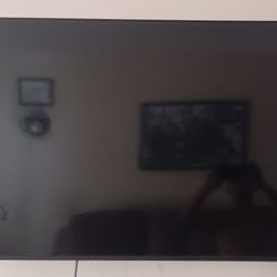 43 Inch Samsung Smart Tv w/remote.