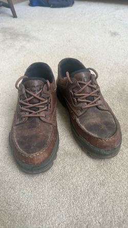 Authentic echo shoes, leather size 41 like new small chip at the front