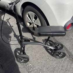 CAREX HEALTH BRANDS A337 KNEE WALKER WITH INSTRUCTIONS - WEIGHT CAPACITY 250LBS$30