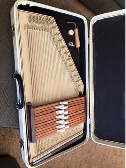 AUTOHARP 1964 VINTAGE W/CASE & MUSIC ~ VERY SHARP AND NICE !