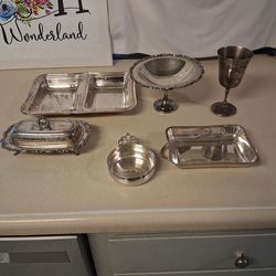 SEVEN DECORATIVE DISHES