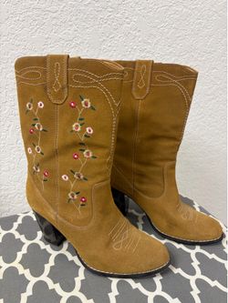 Ladies cowgirl boots. 7 1/2