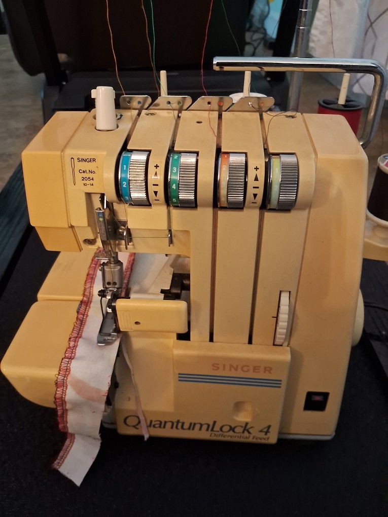 SINGER Serger Sewing Machine