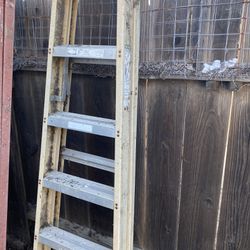 Louisville 6’ 300lb Fiberglass Ladder 