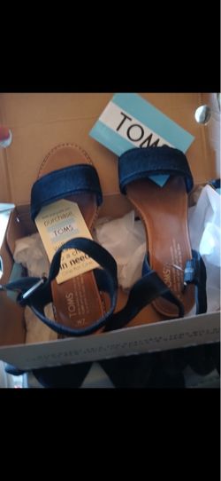 Black sandals