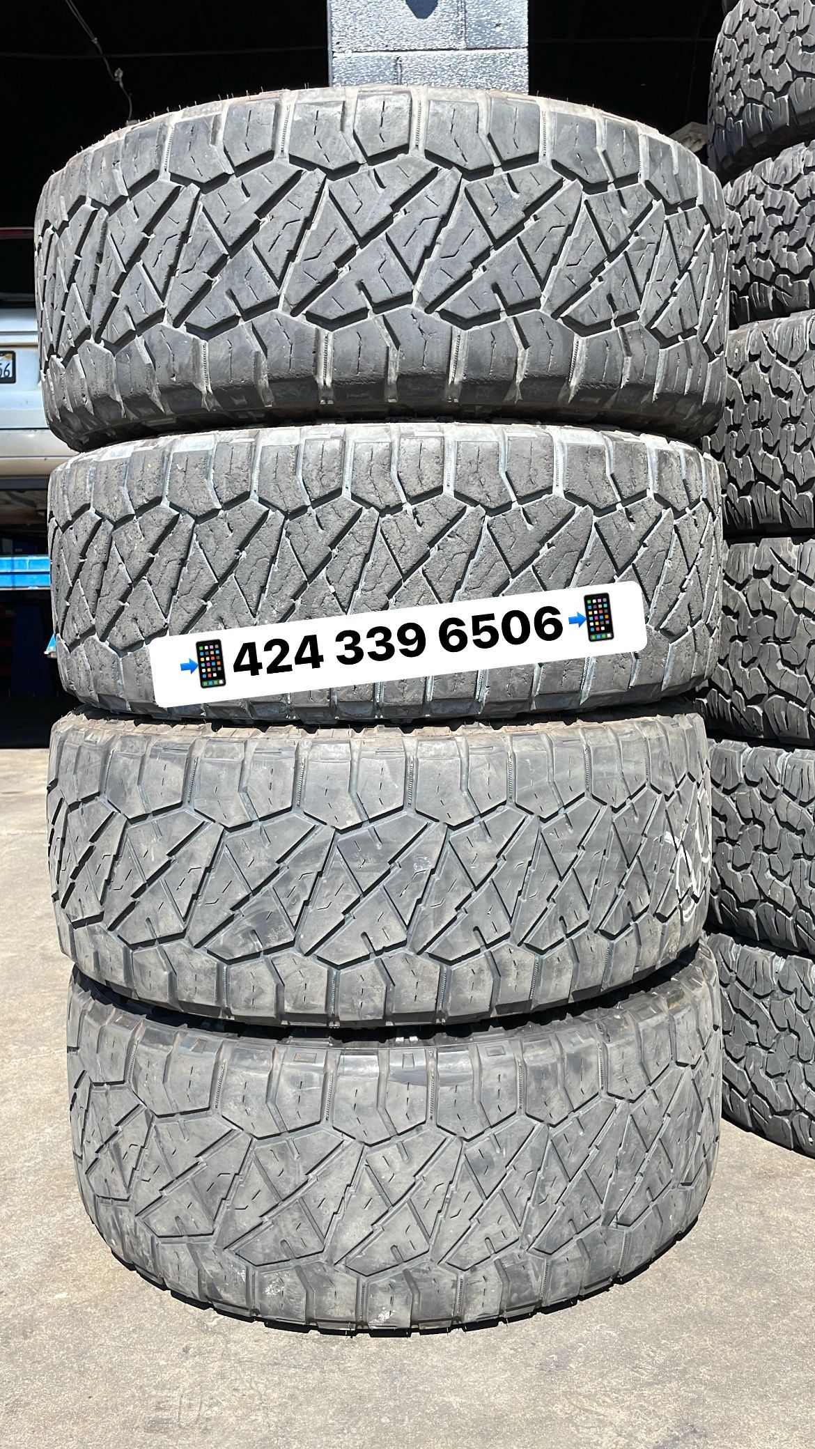 Vendo Un Set De Llanta 35x12.50R20LT Marca NITTO
