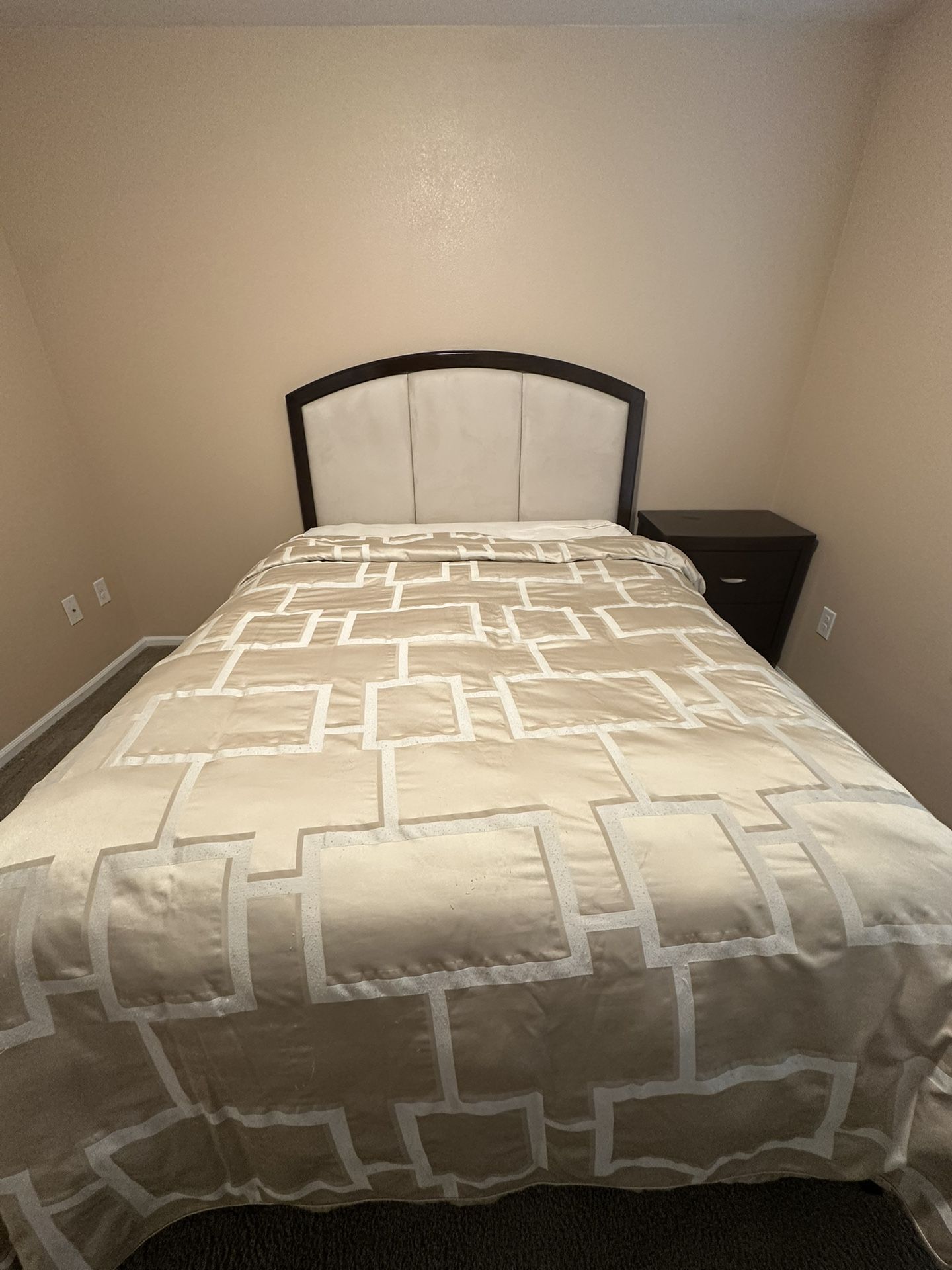 Queen Bedroom Set Frame W/ Nightstand