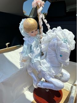 Court Of Dolls - Carrie