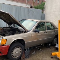 1989 Mercedes’ 190E     2.6 L      4Dr    Parting Out 