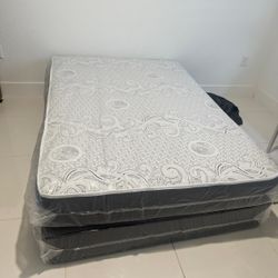 Full Regular Mttress And Box Spring 